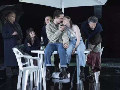 Lucy Kirkwood: Komarji, SNG Drama Ljubljana 2026, režija Ma&scaron;a Pelko