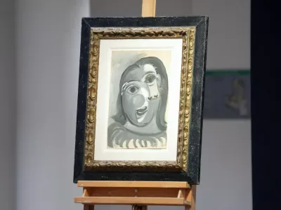 "T&ecirc;te de femme" de Pablo Picasso lors du lancement de la 3&egrave;me &eacute;dition de l'Op&eacute;ration "1 Picasso pour 100 euros" au profit de la Fondation Recherche Alzheimer chez Christie's &agrave; Paris, France, le 9 d&eacute;cembre 2025. Anne-Sophie Guebey/Bestimage Succession Picasso, Paris 2025 Launch of the 3rd edition of the "1 Picasso for 100 euros" campaign to benefit the Alzheimer's Research Foundation at Christie's in Paris, France, on December 9, 2025,Image: 1058121912, License: Rights-managed, Restrictions:, Model Release: no