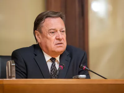 Ljubljana, Mestna hisa.Novinarska konferenca ljubljanskega zupana Zorana Jankovica, na kateri je med drugim komentiral zadevo glede kanala C0.Ljubljanski zupan Zoran Jankovic.