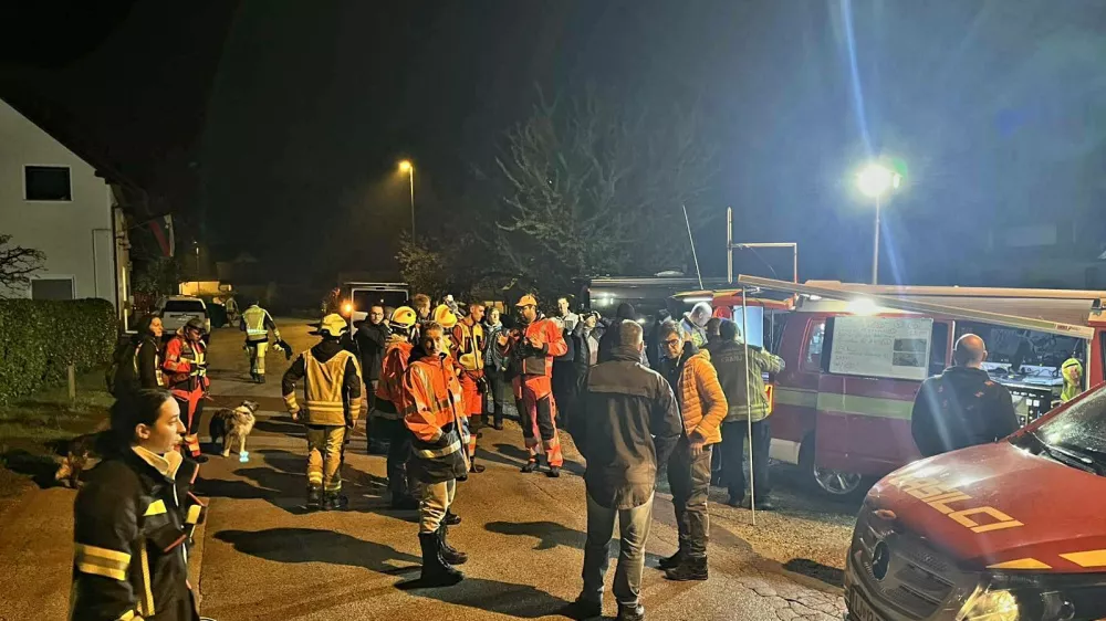 Pogre&scaron;anega otroka v Kranju je iskalo več kot 140 ljudi. 