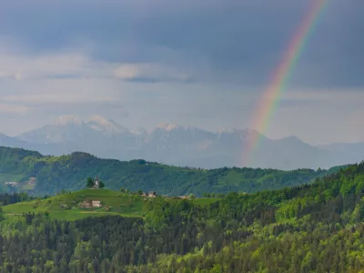 Morda se nam obeta celo kak&scaron;na mavrica. / Foto: Istock