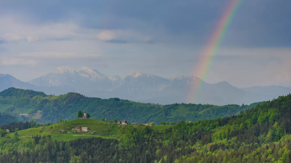 Morda se nam obeta celo kak&scaron;na mavrica. / Foto: Istock