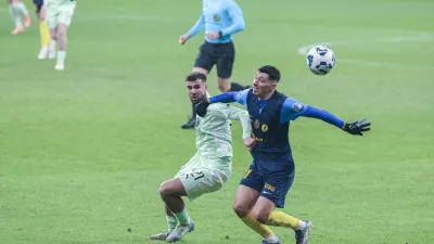 Jurgen Celhaka (levo) - 04.12.2025 - nogomet - 8. finala za pokal Slovenije - Olimpija: Celje//FOTO: Jaka Gasar