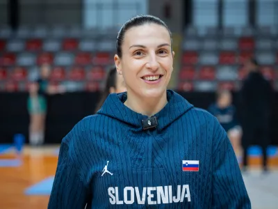 Ljubljana, dvorana Kodeljevo.Izjave za medije ob zacetku priprav slovenske zenske kosarkarske reprezentance za zadnji cikel kvalifikacij za evropsko prvenstvo leta 2025.Kosarkarska reprezentantka Teja Oblak.