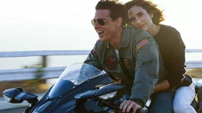 Na riti kavbojke, na ramenih usnjena jakna, na nosu raybanke, med nogama kawasaki. Tretji Top Gun je uradno potrjen. F Paramount Pictures