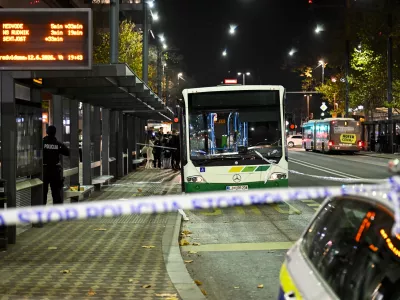 kriminalforenzika forenziki policija uboj kriminalisti 13.11.2025 Napad na voznika LPP z ostrim predmetom - nožem, Bavarski dvorFoto: Nik Erik Neubauer