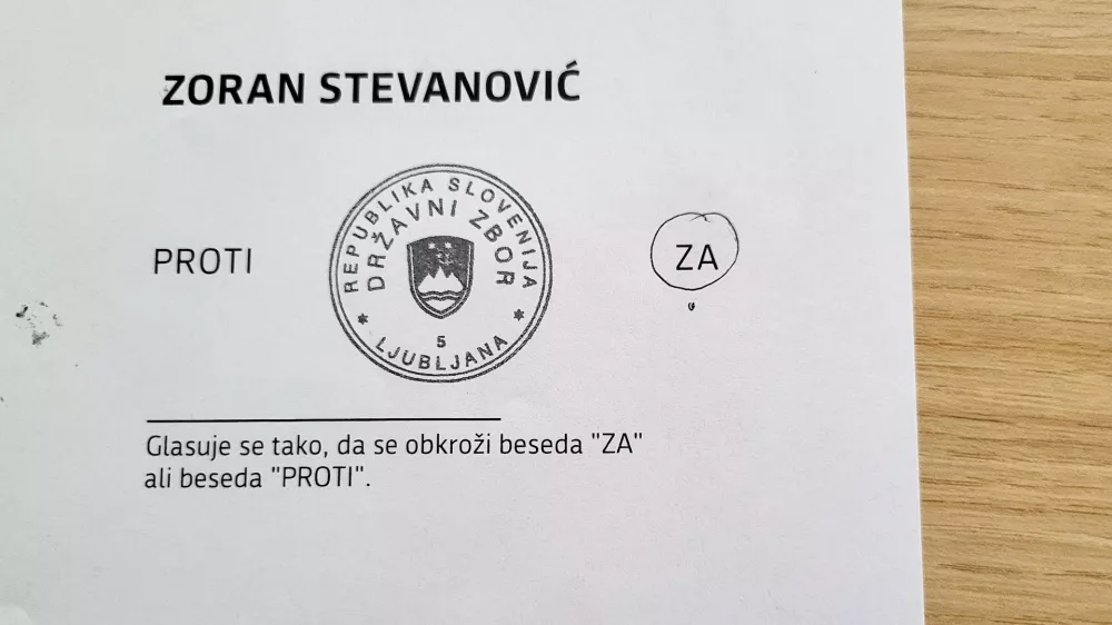 Ljubljana, DZ.Oznacena glasovnica s tajnega glasovanja o imenovanju Zorana Stevanovica za predsednika DZ.Foto: STA