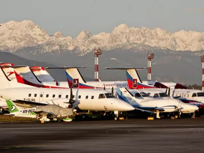 Aerodrom Ljubljana - Letali&scaron;če Jožeta Pučnika Brnik - ilustrativna fotografija - letalo//FOTO: Tomaž Skale 