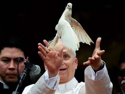 Pope Leo XIV releases a bird next to Archbishop of Bamenda Andrew Fuanya Nkea and other officials after a meeting for peace with the community of Bamenda in Saint Joseph's Cathedral in Bamenda, Cameroon, April 16, 2026. REUTERS/Guglielmo Mangiapane   TPX IMAGES OF THE DAY