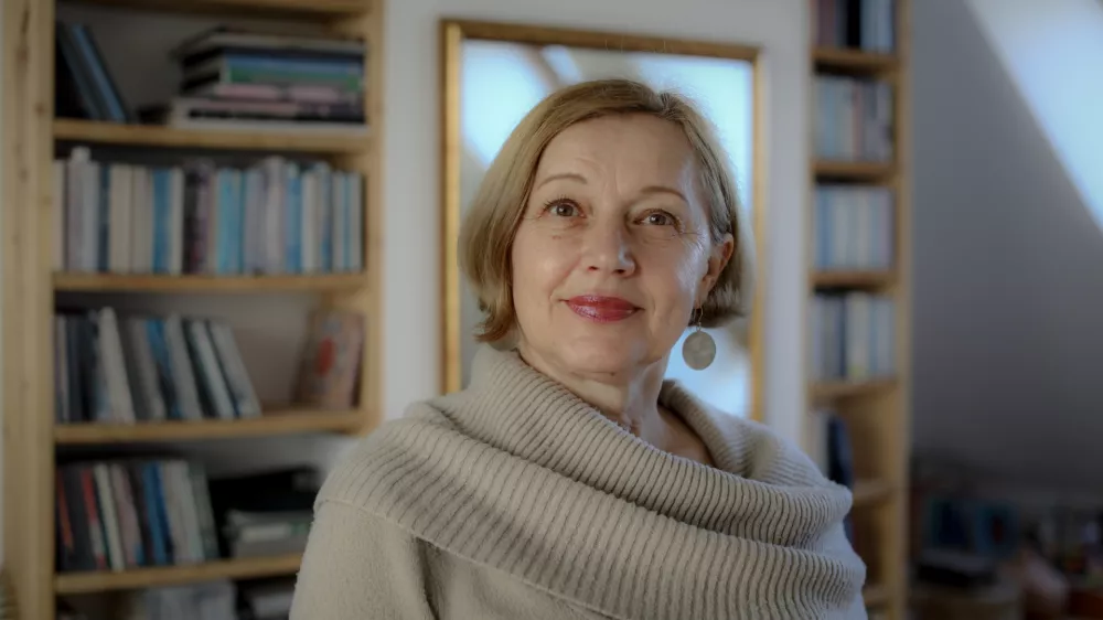 - 12.01.2022 &ndash; Maja Megla, samozaposlena v kulturi, kritičarka, recenzentka, kolumnistka Dnevnika //FOTO: Luka Cjuha. / Foto: Luka Cjuha