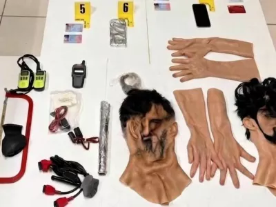 Pri v ponedeljek aretiranih srbskih državljanih so na&scaron;li pravi "roparski komplet", ki se ga ne bi branili niti v nobeni kriminalki. 