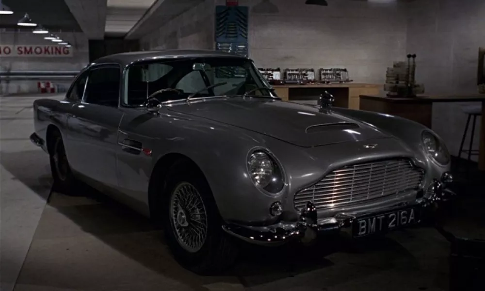 Aston Martin DB 5 se je najprej pojavil v filmu Goldfinger. / Foto: Imcdb