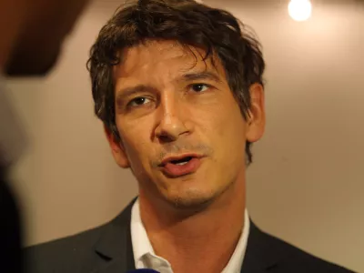 dosedanji predsednik DNS Grega Repovž - Volilna skup&scaron;čina DNS - Dru&scaron;tvo novinarjev Slovenije, na kateri so poleg organov dru&scaron;tva volili tudi novega predsednika.   //FOTO: Luka Cjuha