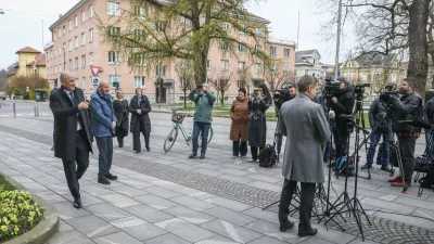 predsednik SDS Janez Janša in Predsednik vlade Robert Golob30.3.2026 - Predsednica republike Nataša Pirc Musar bo v uradu predsednice (Erjavčeva 17) na neformalne pogovore sprejela predsednico in predsednike strankFoto: Luka Cjuha