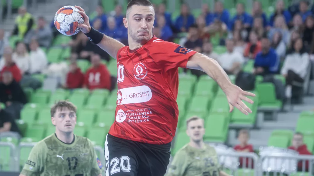 Tarik Mlivić- 02.12.2025 - rokomet - evropski pokal v rokometu med LL Grosist Slovan: Skanderborg//FOTO: Jaka Gasar