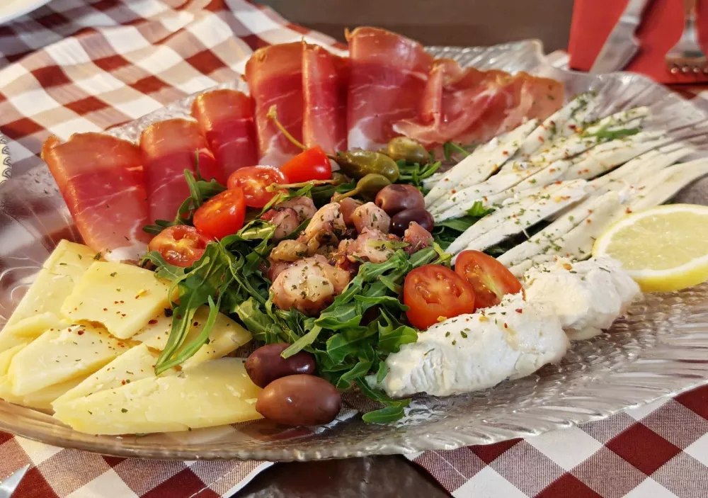 Plo&scaron;ča predjedi, Konoba Dario