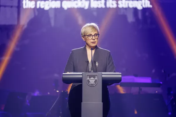 Trbovlje, Delavski dom.Odprtje Dewesoft merilne konference na kateri je zbrane nagovorila predsednica republike Natasa Pirc Musar.