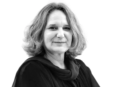 Mateja A Hrastar- Redakcija Dnevnik 2024 - portreti za komentarje in kolumne - kolumnisti - komentatorji &ndash; novinarji - portret //FOTO: Luka Cjuha