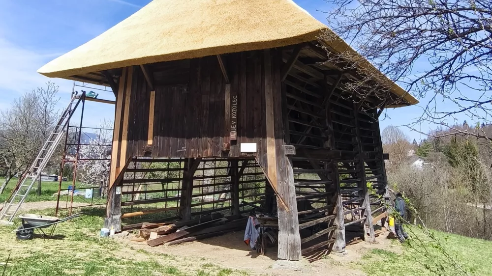 Obnovili kozolec, kjer je nastal Martin Krpan