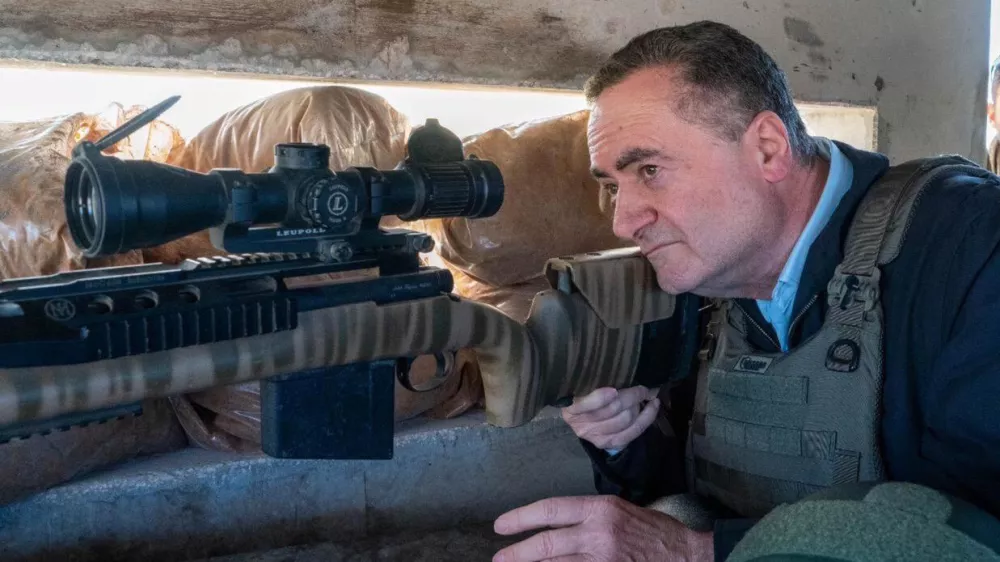FILED - 02 February 2025, Lebanon, NA: Israeli Defense Minister Israel Katz (L) is pictured during a visit to the troops in southern Lebanon. Photo: Ariel Hermoni/Israeli Ministry of Defense/dpa - ATTENTION: editorial use only and only if the credit mentioned above is referenced in full