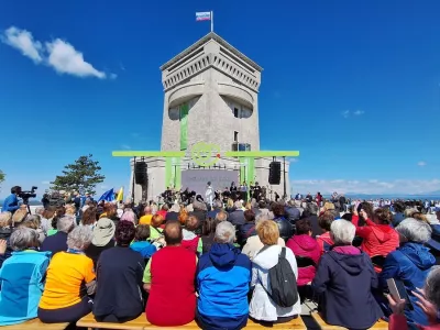 Zavod za gozdove Slovenije (ZGS) je leto&scaron;nji Dan odprtih vrat na gozdnih učnih poteh ob dnevu Zemlje nadgradil s soorganizacijo odprtja nove tematske poti Carsus trail &ndash; Zeleno srce Krasa. F ZGS