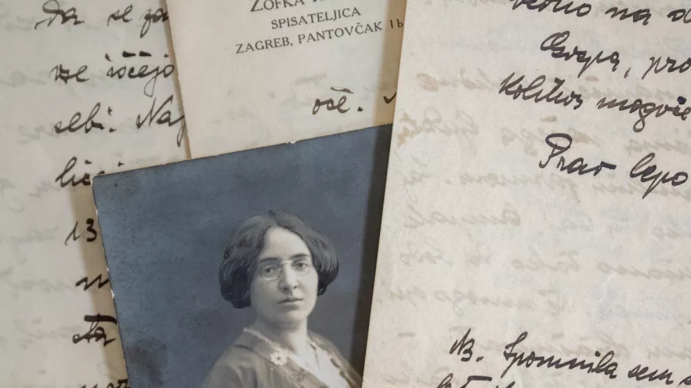 Ljubljana, Narodna in univerzitetna knjiznica.Novinarska konferenca Narodne in univerzitetne knjiznice ob zacetku projekta prepisa pisem pisateljice Zofke Kveder (1878-1926).