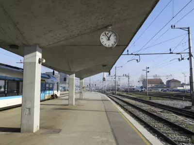 - 19.12.2023 &ndash; Slovenske železnice (SŽ) &ndash; Železni&scaron;ka postaja Ljubljana &ndash; potni&scaron;ki promet &ndash; center za vodenje prometa //FOTO: Luka Cjuha