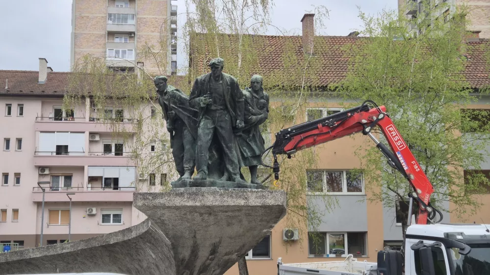 Kam je izginil trboveljski spomenik? Razlog je precej resen