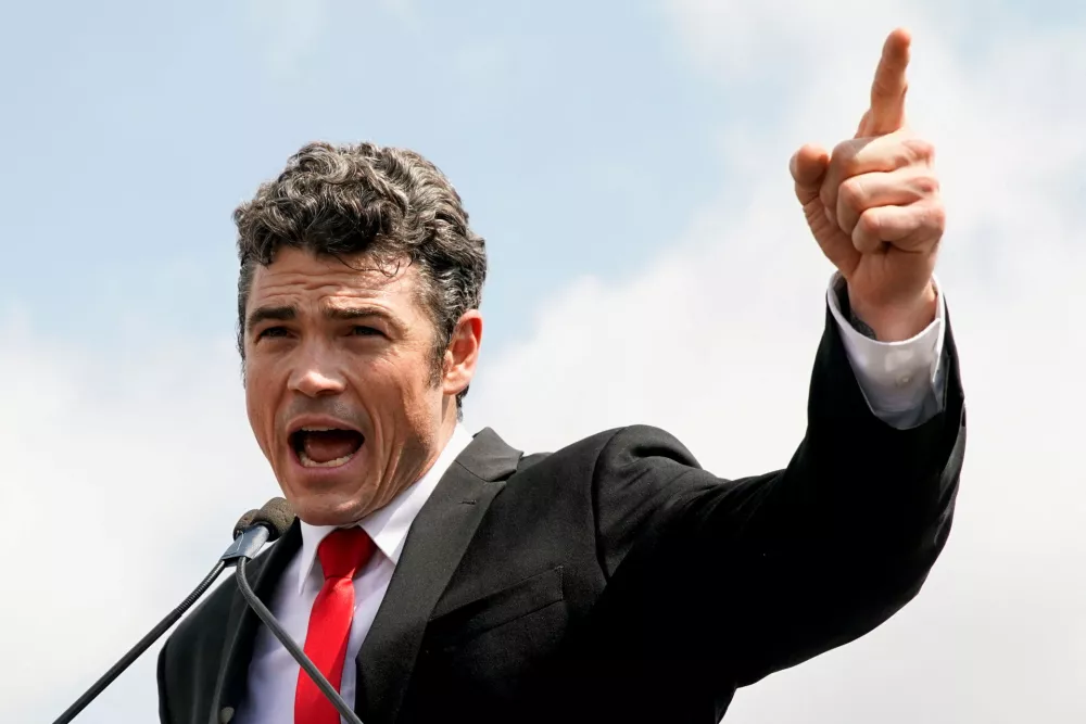 FILE PHOTO: Joe Kent, who is running for Washington's 3rd congressional district, delivers a speech during a rally in support of defendants being prosecuted in the January 6 attack on the Capitol, in Washington, U.S., September 18, 2021. REUTERS/Elizabeth Frantz/File Photo