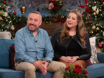 Richard Davies in Faye Davies-Stevenson med nedavnim pogovorom v televizijskem studiu. 