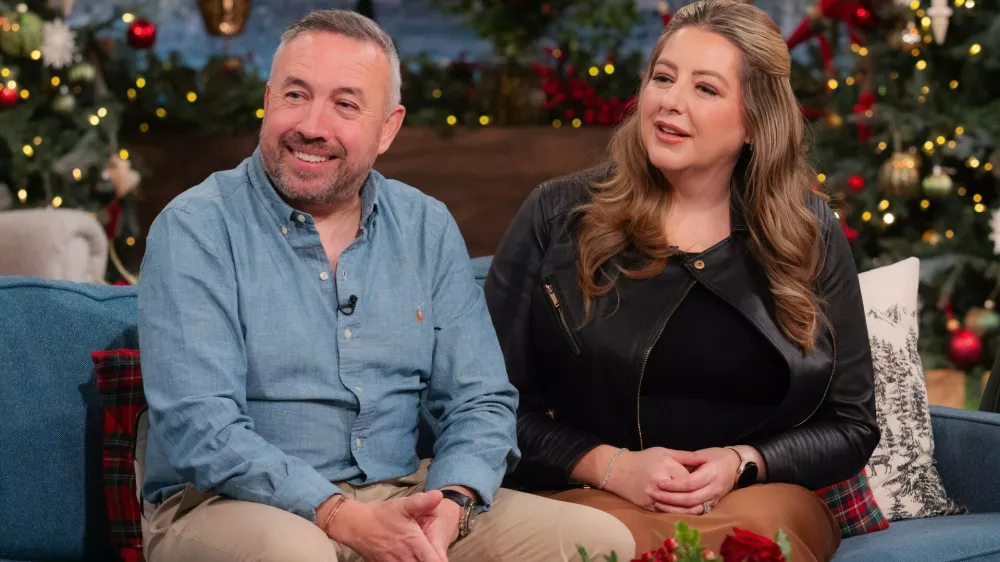 Richard Davies in Faye Davies-Stevenson med nedavnim pogovorom v televizijskem studiu. 