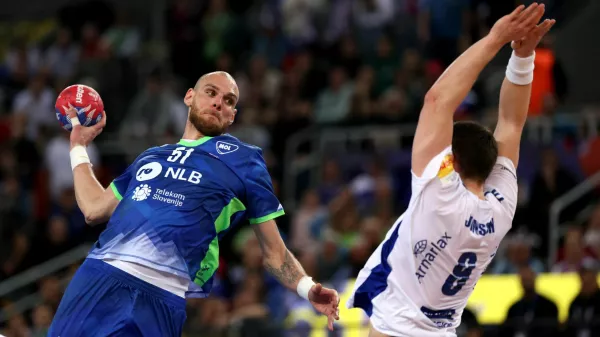 Handball - IHF Handball World Championships 2025 - Preliminary Round - Group G - Slovenia v Iceland - Zagreb Arena, Zagreb, Croatia - January 20, 2025 Slovenia's Borut Mackovsek in action with Iceland's Elvar Jonsson REUTERS/Antonio Bronic