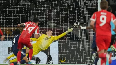 Bayern's Luis Diaz scores his side's fourth goal against PSG's goalkeeper Matvey Safonov during the Champions League semifinal first leg soccer match between Paris Saint-Germain and Bayern Munich in Paris, Tuesday, April 28, 2026. (AP Photo/Christophe Ena)