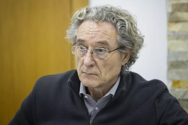 Ljubljana, Slovensko drustvo pedagogov.Novinarska konferenca Slovenskega drustva pedagogov, Zveze drustev pedagoskih delavcev Slovenije in oddelka za pedagogiko in andragogiko na Filozofski fakulteti Univerze v Ljubljani, na kateri so predstavili stalisca do predloga sklepa o nameri reorganizacije javnih vrtcev v Mestni obcini Ljubljana.Predsednik KSJS in glavni tajnik solskega sindikata SVIZ Branimir Strukelj.