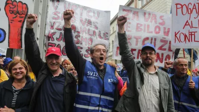 predsednik sindikata Pergam Jakob Počivav&scaron;ek, predsednik ZSSS Du&scaron;an Semolič, predsednik konfederacije sindikatov javnega sektorja (KSJS) Branimir &Scaron;trukelj in predsednik sindikata Pergam Jakob Počivav&scaron;ek - 09.06.2016 - Protest sindikatov javnega sektorja pred poslopjem Vlade - izrazili nasprotovanje vladni odločitvi, da izstopi iz pogajanj o plačah in opusti socialni dialog - sindikati javnega sektorja    ///FOTO: Luka Cjuha.