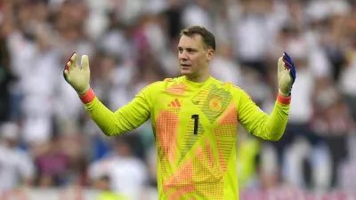Manuel Neuer se s svojo dolgo in uspe&scaron;no kariero že uvr&scaron;ča med največje nogometne vratarje na svetu. / Foto: AP