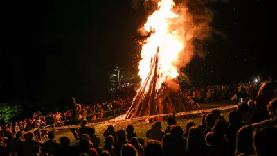  - prižig kresa -30.04.2024. Prvomajsko kresovanje ob prazniku dela na Rožniku. Foto: Bojan Velikonja