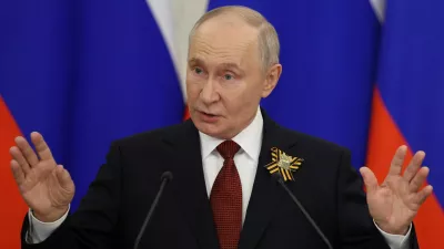 Ruski predsednik Vladimir Putin med govorom ob dnevu zmage na tiskovni konferenci v Moskvi 9. maja. Foto: Reuters/Ramil Sitdikov/Pool