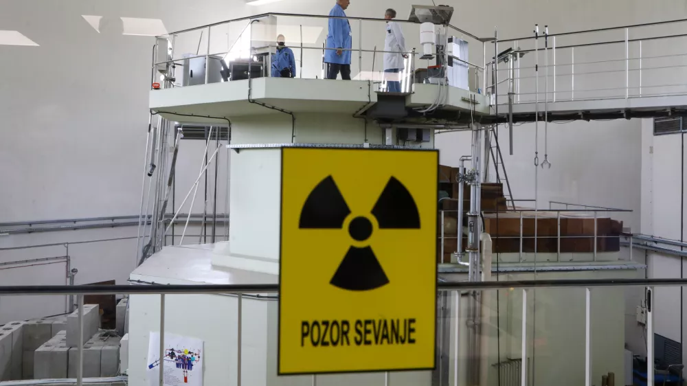 Simbolična fotografija pozor sevanje - radioaktivnost - radiacija14.5.2026 - jedrski reaktor - novinarski zajtrk IJS ob 60-letnici raziskovalnega reaktorja Triga IJS, na katerem bodo o reaktorju ter njegovi vlogi pri razvoju jedrske strokeFoto Luka Cjuha / Foto: Luka Cjuha