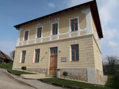 Čeneča vas, obnovljena ljudska &scaron;ola / Foto: Nata&scaron;a Bucik Ozebek