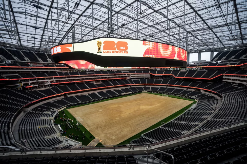FILE - A general view shows SoFi Stadium in Inglewood, Calif., Tuesday, May 12, 2026, during a media event for the upcoming FIFA World Cup soccer tournament.. (AP Photo/Jae C. Hong,File) / Foto: Jae C. Hong