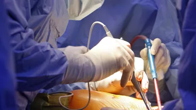 mag. Marko Bitenc, dr.med., specialist kirurg - zasebni zdravnik, ki se ukvarja s kirurgijo ščitnice, pljuč, požiralnika in kirurško zdravi refluksno bolezen požiralnika (GERB). - koncesionar iz Kirurgije Bitenc - operira v bolnišnici Golnik - KOPA,//FOTO: Tomaž SkaleOPOMBA: ZA OBJAVO V PRILOGI – DNEVNIKOV OBJEKTIV - INTERVJU 2014