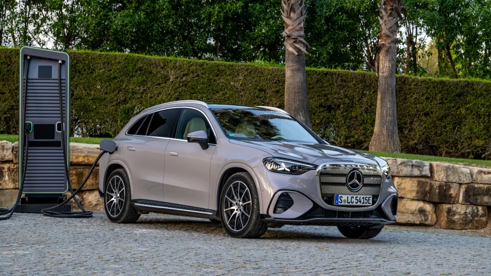 GLC se v desetih minutah napolni za 300 kilometrov vožnje. / Foto: Mercedes-Benz AG​