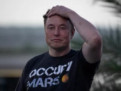 FILE PHOTO: SpaceX Chief Engineer Elon Musk takes part in a news conference at the SpaceX Starbase, in Brownsville, Texas, U.S., August 25, 2022. REUTERS/Adrees Latif/File Photo/File Photo