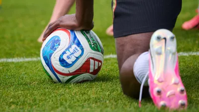 A FIFA soccer ball during a World Cup soccer training session in Toronto, Tuesday, June 9, 2026. (Sammy Kogan/The Canadian Press via AP) / Foto: Sammy Kogan