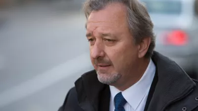 Nekdanji veleposlanik v Avstraliji Milan Balažic pred MZZ, medijem predstavil poročilo o okoliščinah odpoklica, ki ga je prejel od KPK, - 12.01.2016 pred Ministrstvom za zunanje zadeve (MZZ) - predstavitev zaključnih ugotovitev Komisije za preprečevanje korupcije (KPK) v primeru Tajna diplomacija, ki se nanaša na dejavnost preiskovancev zunanjega ministra Karla Erjavca, bivše premierke Alenke Bratušek ter odpoklic Milana Balažica z veleposlaniškega mesta v Avstraliji;//FOTO: Maja Marko