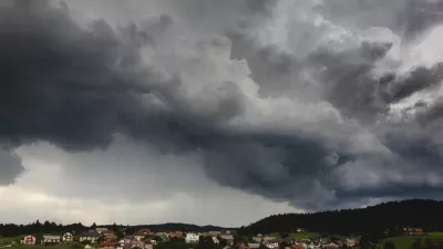 Nad slovenijo se zgrinjajo dramatični oblaki. Slika je simbolična. / Foto: Istock