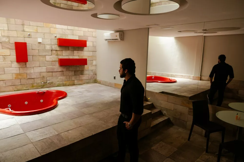 A heart-shaped Jacuzzi in one of the luxury suites in the Secreto, a love motel in Bel&eacute;m, Brazil, June 25, 2025. Bel&eacute;m, host to the 30th U.N. Climate Change Conference, is short on hotel rooms but Love motels are offering a solution.,Image: 1026219241, License: Rights-managed, Restrictions:, Model Release: no / Foto: Profimedia
