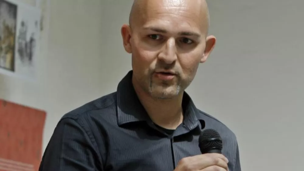 dr. Borut Rončevič, V. d. generalnega direktorja - Direktorat za visoko &scaron;olstvo in znanost - Ministrstvo za izobraževanje, znanost, kulturo in &scaron;port- Javna agencija za knjigo RS (JAK), - strokovna komisija za knjižno in revialno produkcijo s področij znanosti seznanila prijavitelje, ki so v letu 2012 dobili odobrena sredstva za sofinanciranje znanstvenega tiska, //FOTO: Bojan Velikonja