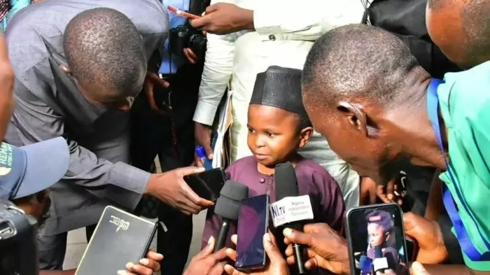 Muhammad Sadis Buba je v Nigeriji zaslovel kot simbol vzpona iz skromnih razmer v politiko. Foto: X/Kadali.